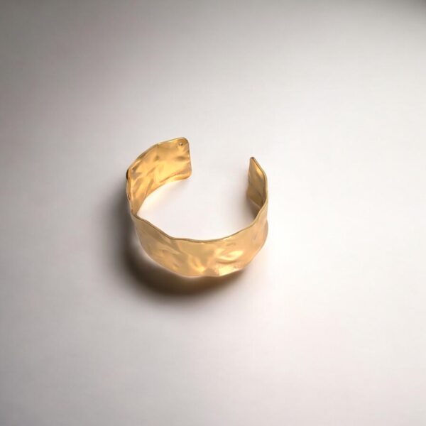 Gold-plated cuff bracelet with hammered design - Image 3