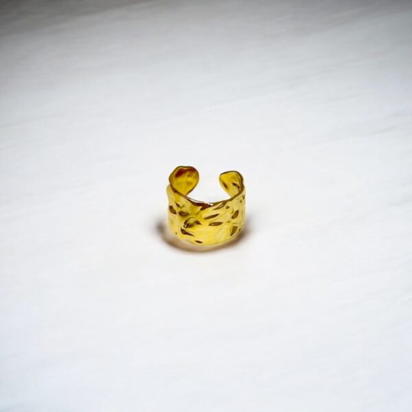 Gold ring with hammered design - Image 2