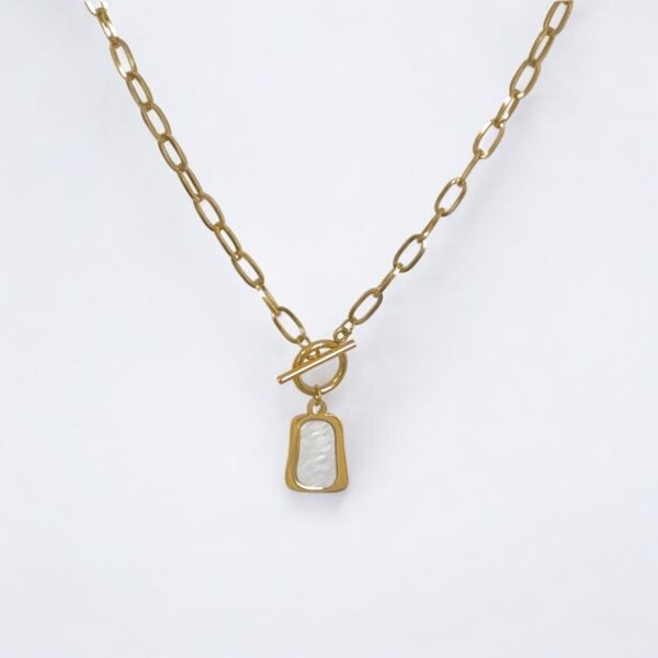 Élégance Gold Necklace - Mother-of-Pearl Pendant and T-Bar Clasp